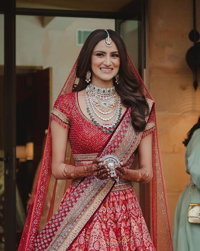 10 Basic Rules for Colour Contrasting Jewellery to the Outfit WedMeGood