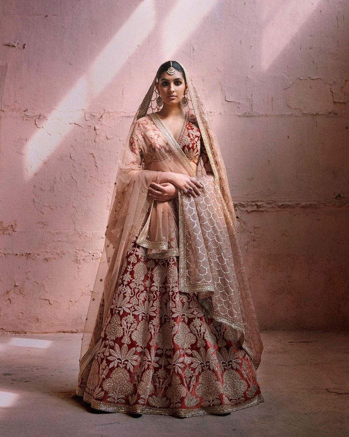 Alia Bhatt in gold Sabyasachi lehenga is drop-dead gorgeous. Pics will take  your breath away - India Today