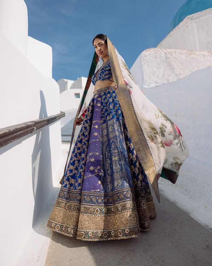 Sabyasachi Bride Wore A Firoza Lehenga For Her D-Day And Great Grandma's  Jewellery For Her '