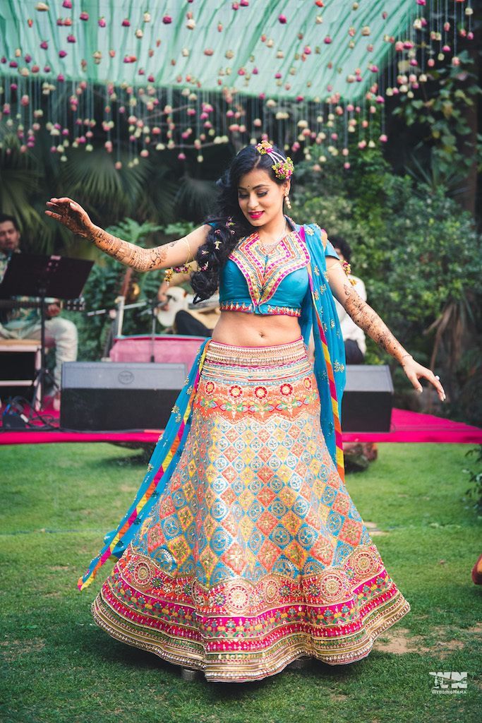 Steal The Show With These Gorgeous Mehndi Outfits For Bridesmaids