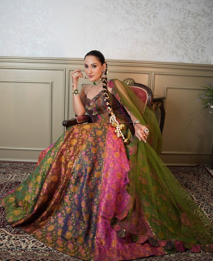 green emerald velvet dress Kavani main image 0