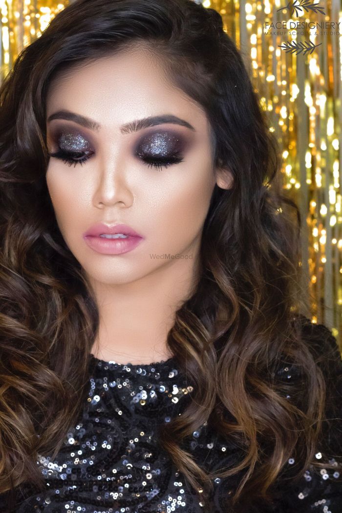 Which eye makeup should I use on a black saree? - Quora