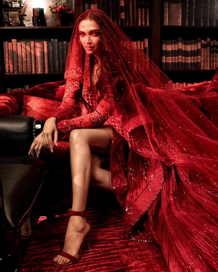 Cannes 2022: Deepika Padukone flaunts in chic red gown on Day 3 - Dynamite  News