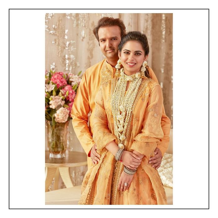 Isha Ambani and Anand Piramal, Mumbai | Bridal lehenga collection, Indian  bridal fashion, Indian bridal outfits