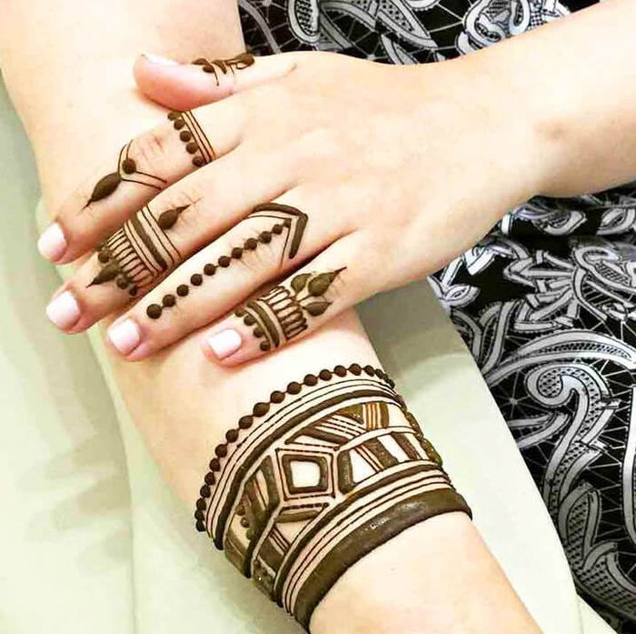 Tattoo Style Mehndi  महद स बनय य मडरन टट डजइन