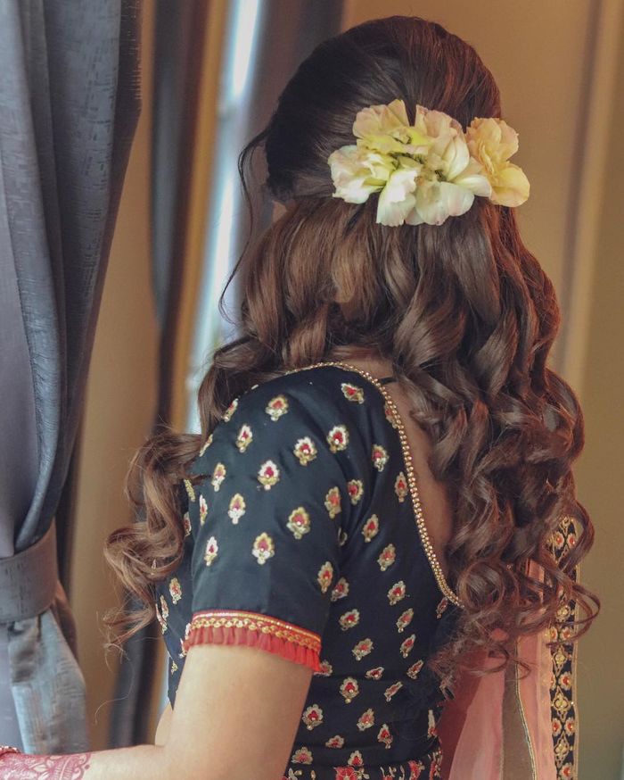 Share 156+ bridal hairstyle flower decoration best