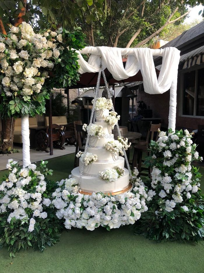 Essential Wedding Cake Details & Trends