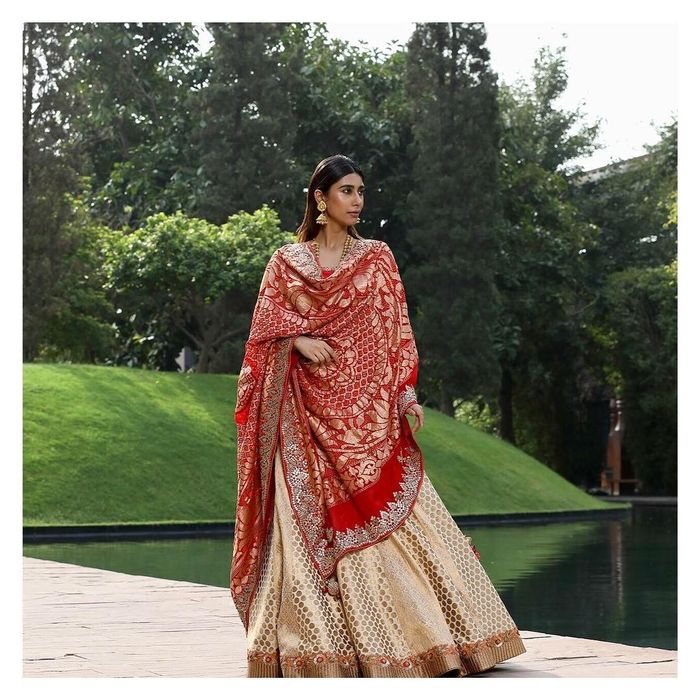 Celeb Inspired 5 Bandhani Ethnic Outfits For Wedding Season | HerZindagi