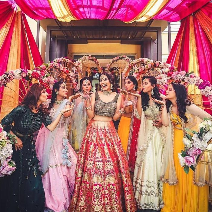 Indian bride posing along with family and friends. | Photo 82795