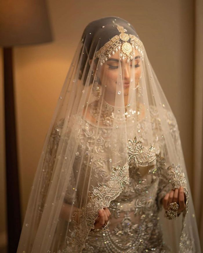 Prettiest Veil Trail Shots Of Brides That'll Give You A Maharani