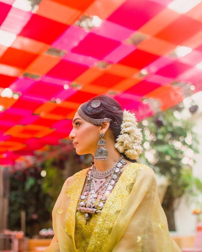 5 Brides Who Wore The Prettiest Silver Jewellery on Mehendi