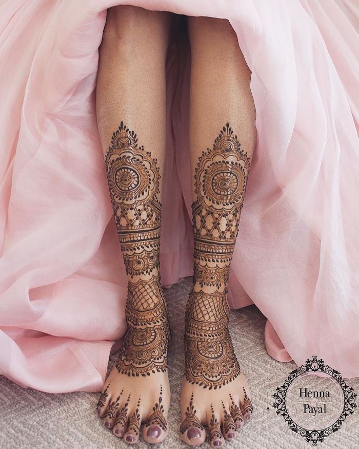 Simple Foot Mehndi Design: पैरों में लगाएं मेहंदी के ये सिंपल डिजाइन, बढ़  जाएगी खूबसूरती | simple mehndi design for foot | HerZindagi