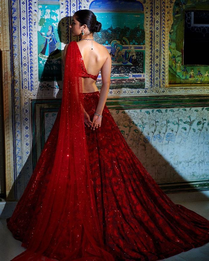 14 Ah-Mazing Deepika Padukone Blouse Designs To Steal For Your Own Lehenga  or Saree! | Bridal Wear | Wedding Blog