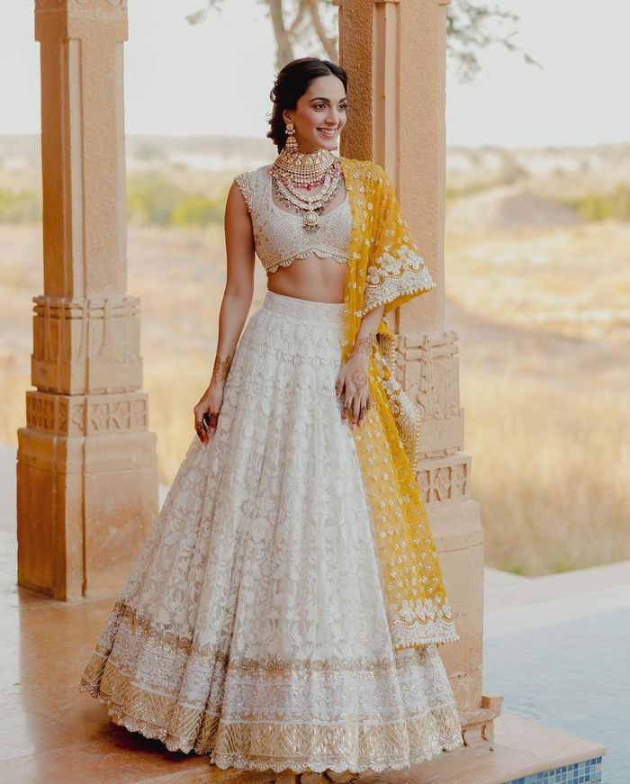 Jennifer Winget Looks Sophisticated In An Off-White Chikankari Sharara With  Bold Red Lips & You Can Opt For This Outfit For Your Haldi Ditching The  Typical Yellow!
