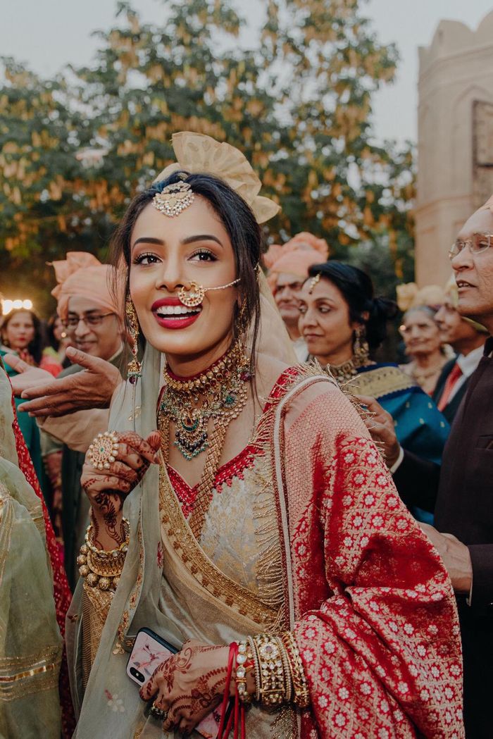What are fashionable dresses or outfits for the groom's sister to wear in a  Hindu wedding? - Quora