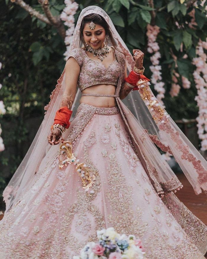 What To Wear On Your Waist with Your Lehenga: From Kamarbandhs to Real Belts!  | WedMeGood