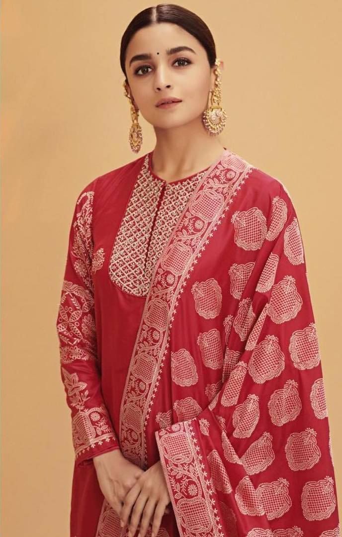 Buy Designer Banarasi Silk Fabric Saree in Pink Color Online - SREV2637 |  Appelle Fashion