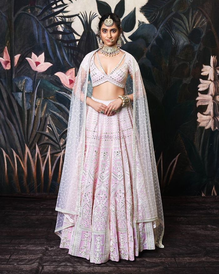 ईशा अंबानी के रॉयल लुक्स...लहंगा-चोली से साड़ी तक, हर ड्रेस में दिखती हैं  खूबसूरत - Isha ambani royal traditional looks expensive saree lehenga  clothes dresses design by sabyasachi ...