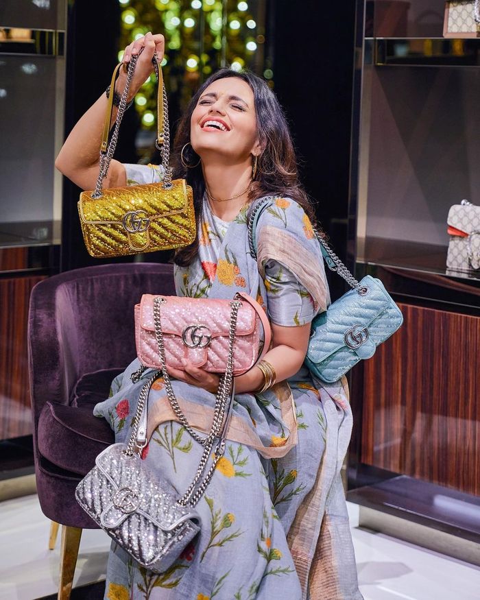 Poner Derecho Broma Luxury Bags That Look Great With Indian Wedding Wear | WedMeGood