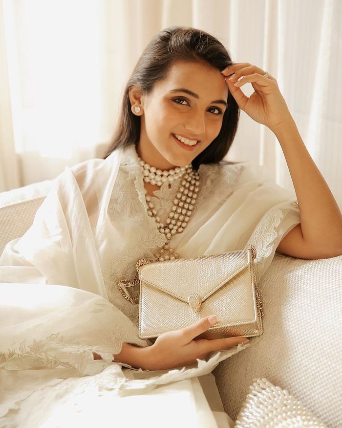 luxury designer lv white Cosmetic Bag white - Price in India