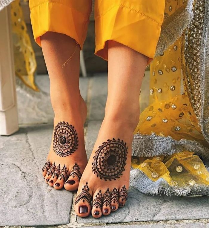 Latest feet Henna - Simple and Easy Mehndi Design for Feet - Mehndi Designs-thunohoangphong.vn