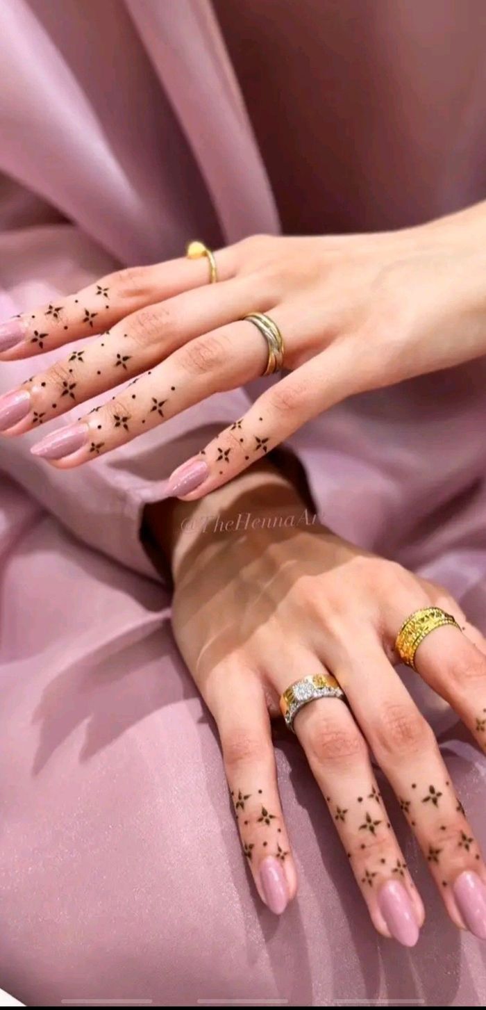 Front Hand Mehandi Design with Dots - Very Simple and Easy! | Friends do  try this easy and simple mehandi design for front hand! #mehandi #henna  #easymehndi #simplemehndidesign #simplemehndi | By BeautyZingFacebook