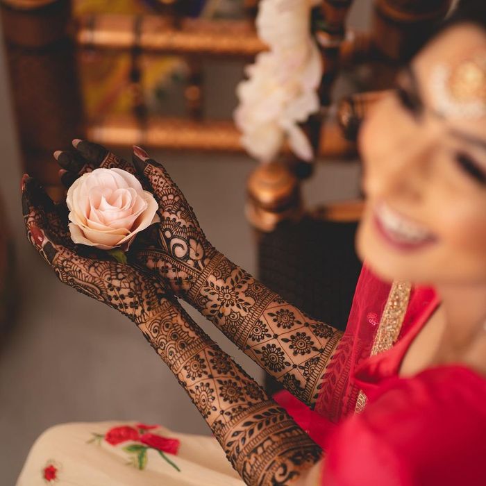 30+ Unique Mehndi Designs For Brides & Bridal Party - Eternity