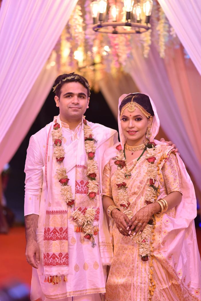 A Cross-Culture Home Wedding With A Bride Who Wore Pretty Mekhela Chadors |  WedMeGood