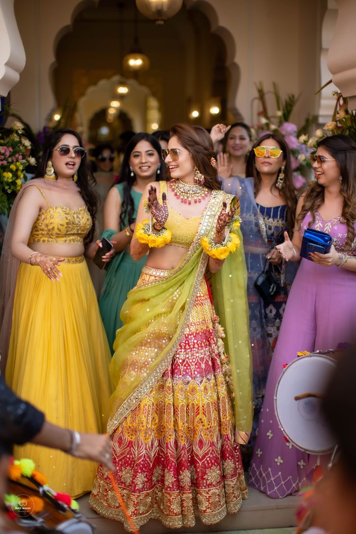 This Bride Wore A 3D-Floral Lehenga For Her Mehendi Ceremony Which Took  2000 Jobs Hours To Be Made