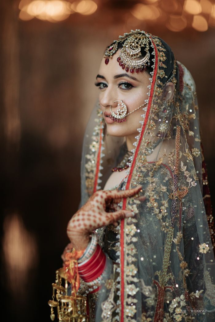 Poses For Bride - 18 Wedding Photography Poses For Bridal Album | POPxo