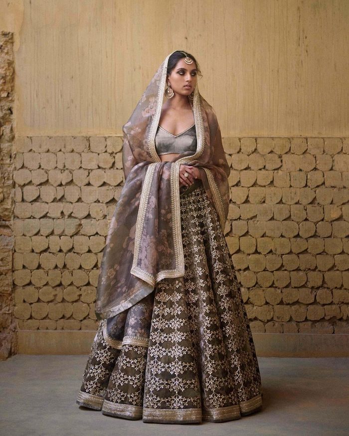 25+ Times Sabyasachi Revealed How To Color Contrast Your Lehenga Like A  True New-Age Bride!