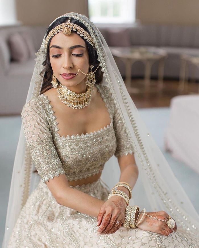 Trends may come and go but a white lehenga with a subtle makeup look is an  evergreen duo! 🥺🤍 Makeup: @krishi_makeupartist Hair:… | Instagram