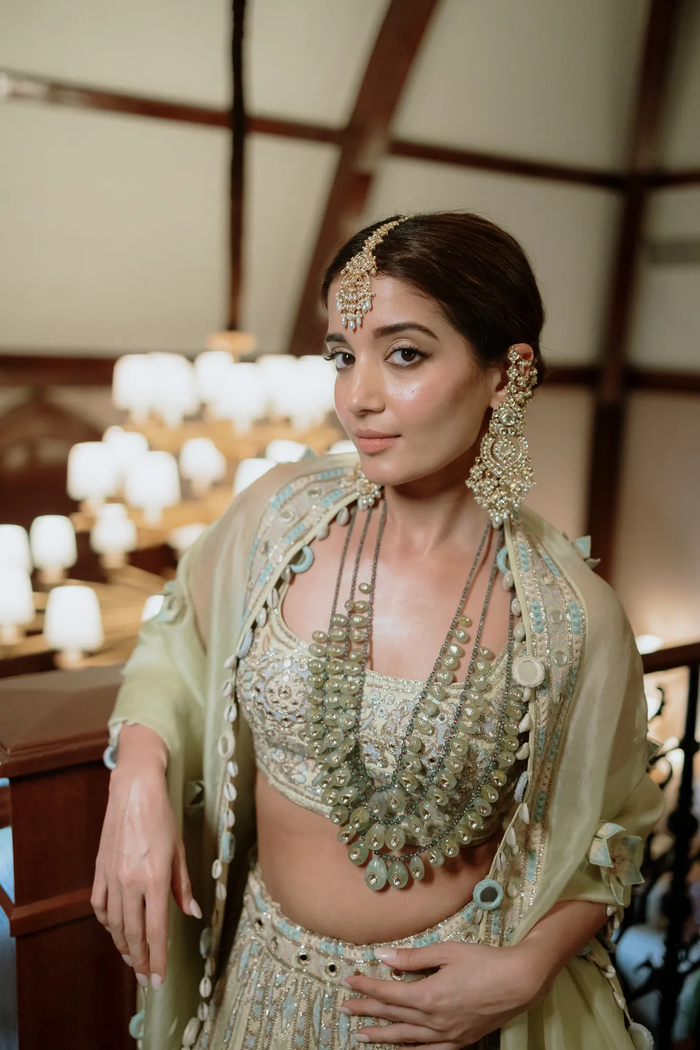 𝘽𝙤𝙡𝙡𝙮𝙬𝙤𝙤𝙙 𝙁𝙖𝙨𝙝𝙞𝙤𝙣 & 𝙁𝙖𝙨𝙝𝙞𝙤𝙣 𝙅𝙚𝙬𝙚𝙡𝙡𝙚𝙧𝙮 | A  wedding lehenga is both intimate and personal for women as it reflects the  individual personality and style of the bride. Are you looki... | Instagram