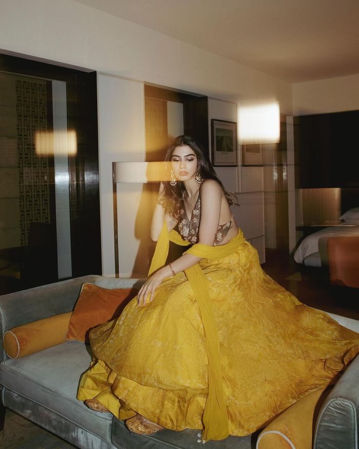 Khushi Kapoor's Stunning Bridesmaid Style At Her BFF's Wedding Has Us  Floored! | WedMeGood