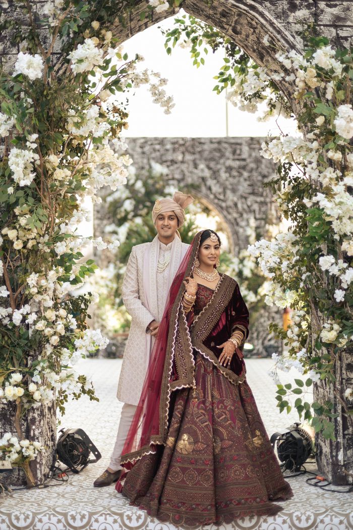 Modern Mumbai Wedding With A Traditional Touch Of Red & Gold | WedMeGood