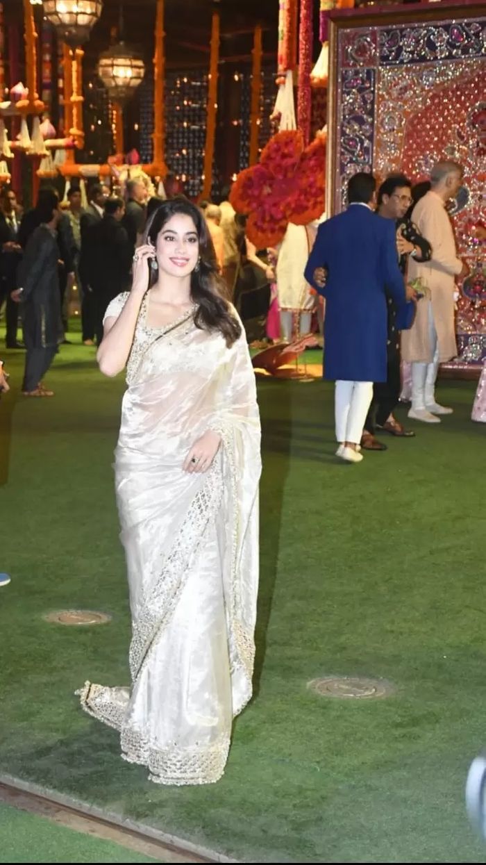 Trisha Krishnan's graceful look in a tissue silk saree for 
