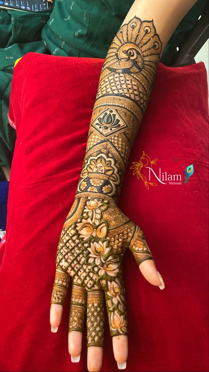 Unique And Gorgeous Mehendi Designs We Are Giving Our Hearts To! | WedMeGood