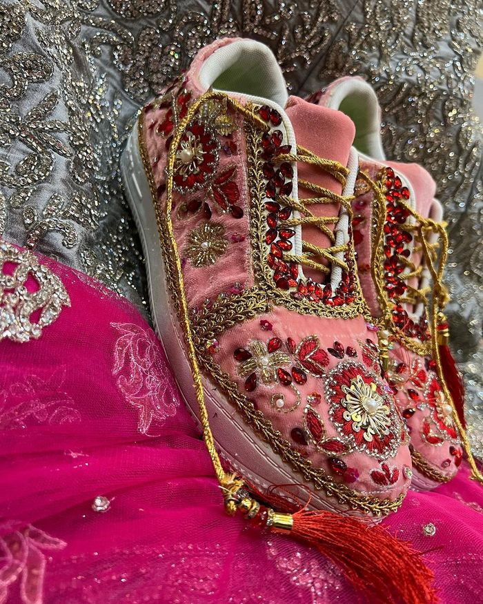 Nyra Red Bridal Chappals | Hand Embroidered Heels for Designer Lehenga –  aroundalways