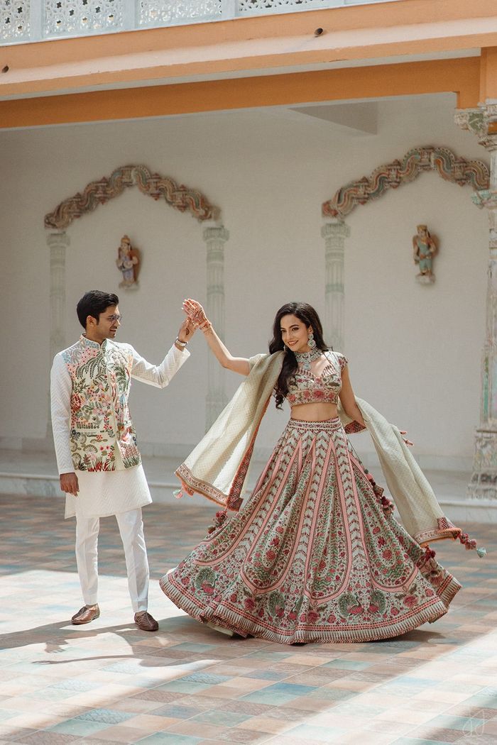 Anant Ambani's bride-to-be Radhika Merchant decks up in pretty lehenga,  dances to Alia Bhatt's song at mehendi ceremony. Watch | Fashion Trends -  Hindustan Times