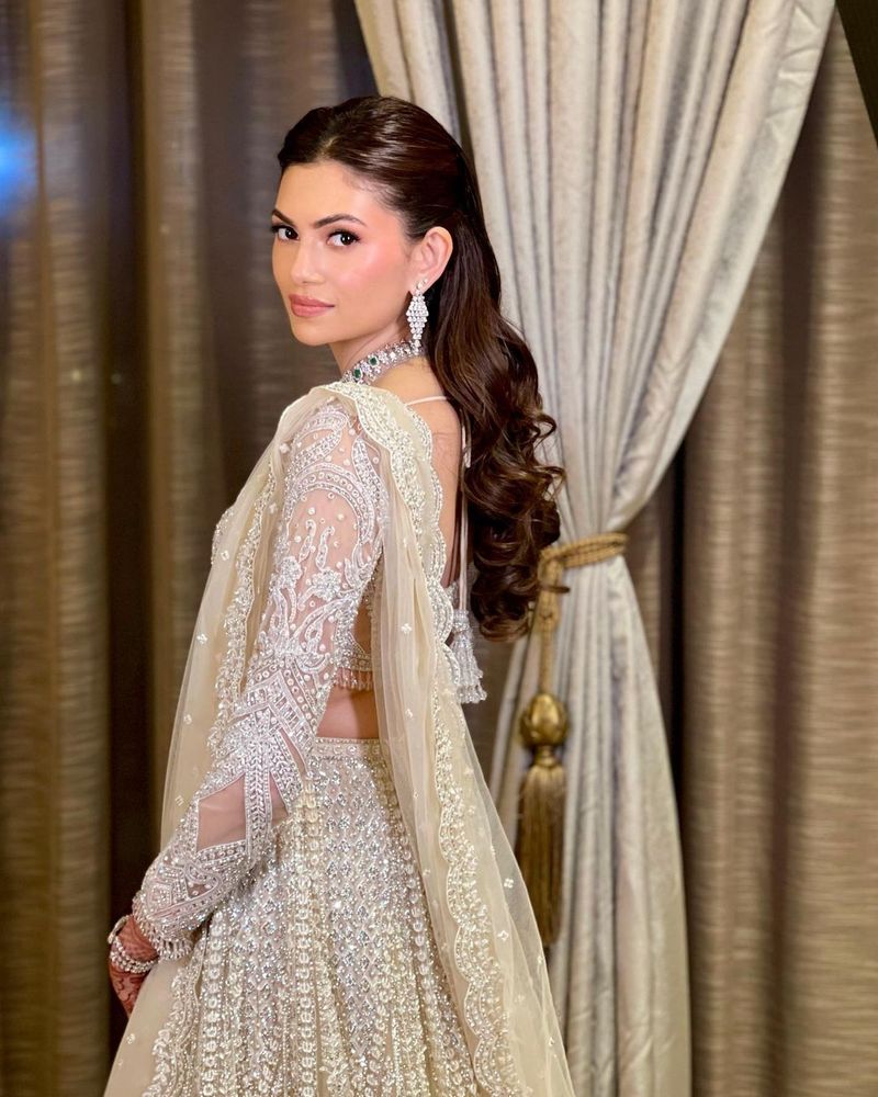 Soft wave hairstyle without flowers for a reception