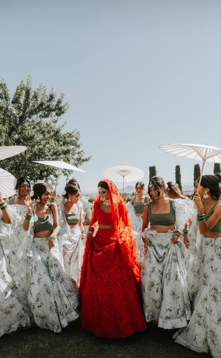 Bride pausing at the start of her walk to the mandap