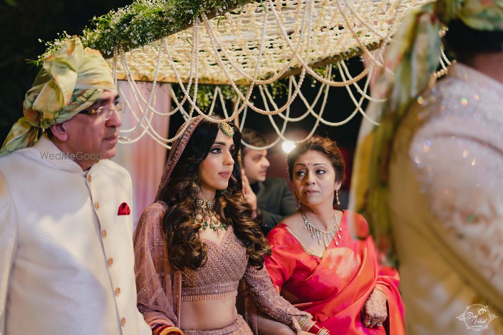 Photo of bridal entry portrait with parents by her side