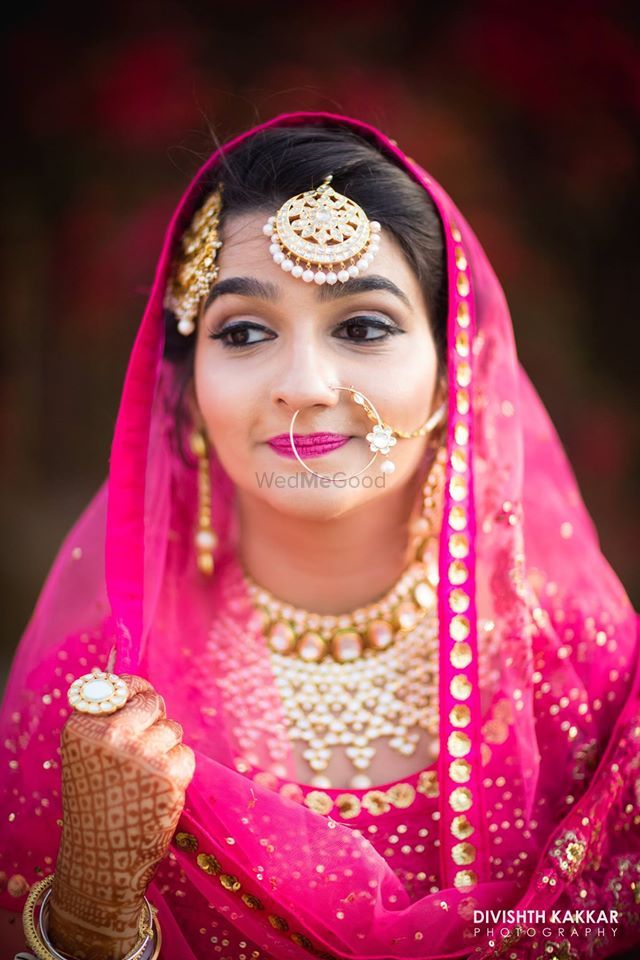 Photo of Sikh bride in fuschia pink with jewellery