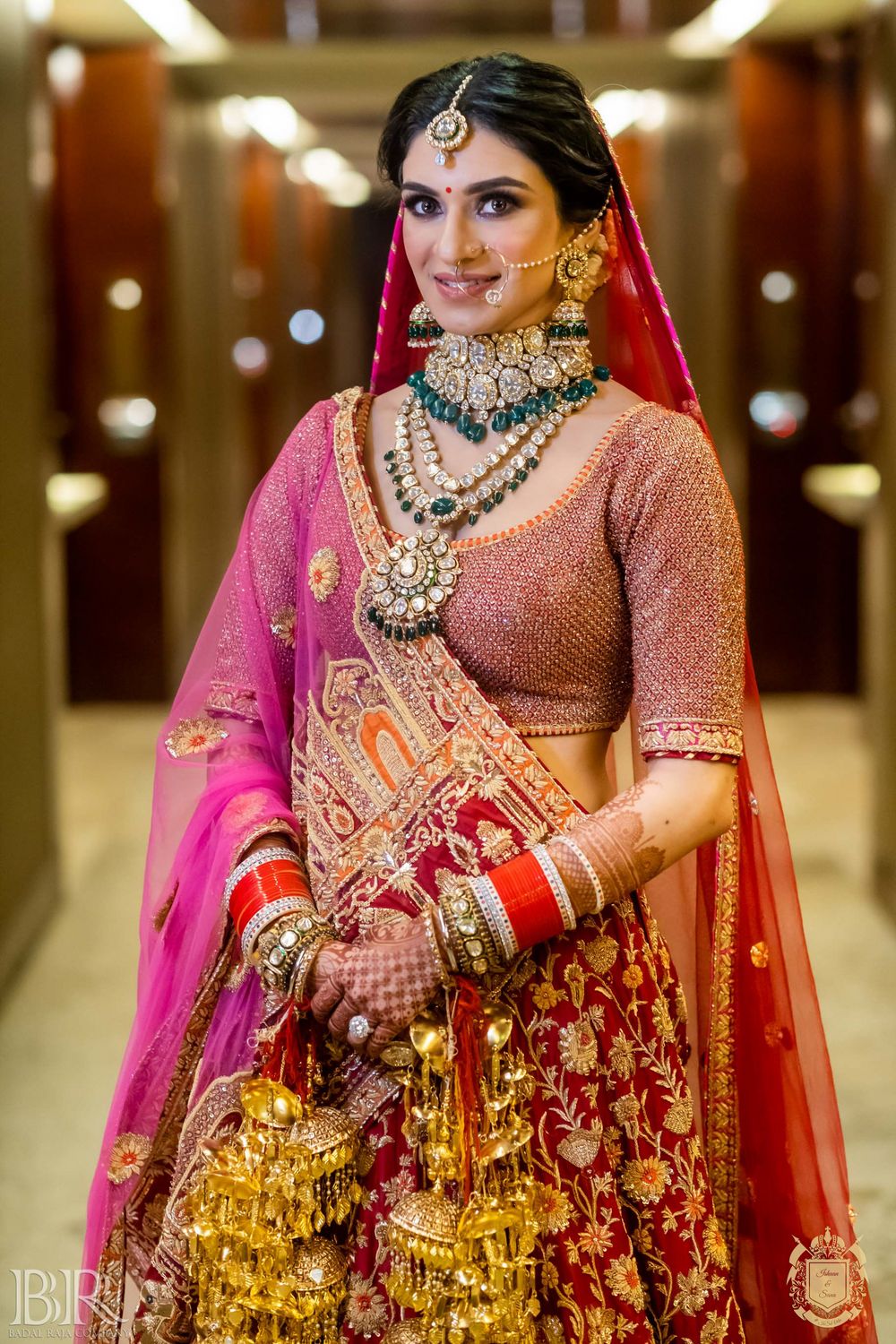 Photo of unique dupatta and layered bridal jewellery