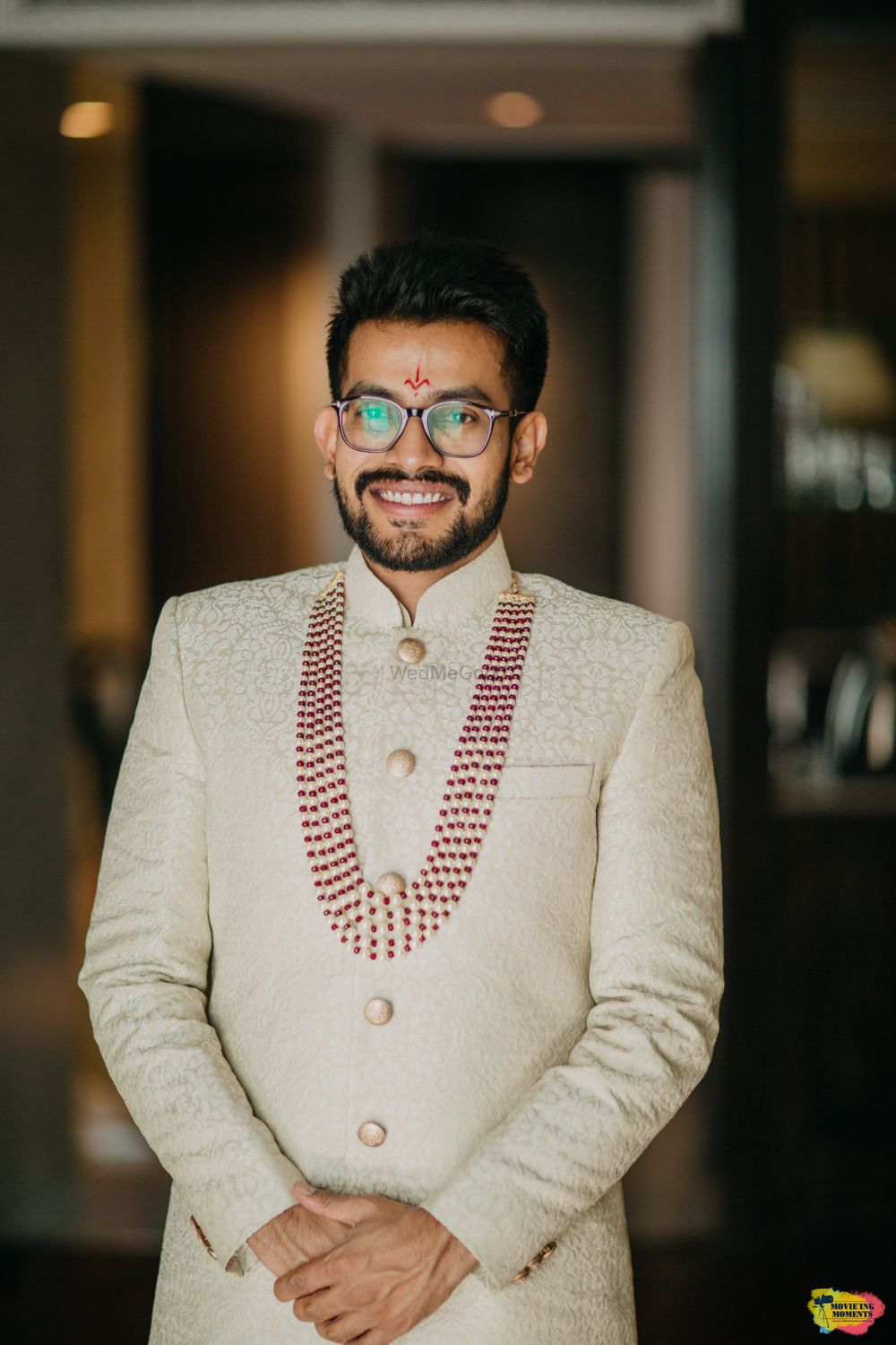 Photo of Groom in off white sherwani and contrasting necklace