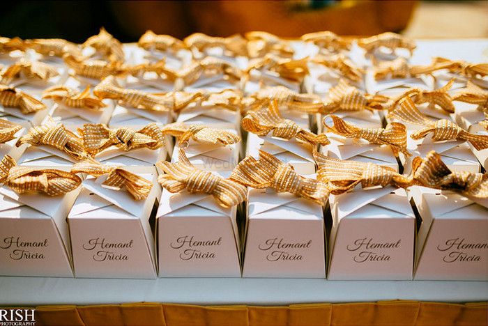 Photo of Little cupcakes stuffed inside boxes for favors