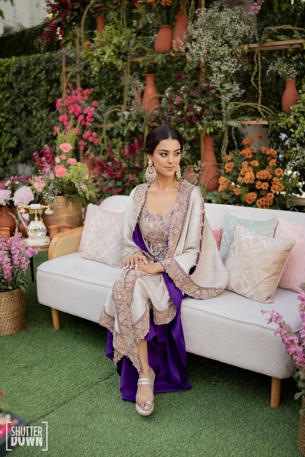 Photo of modern mehendi outfit