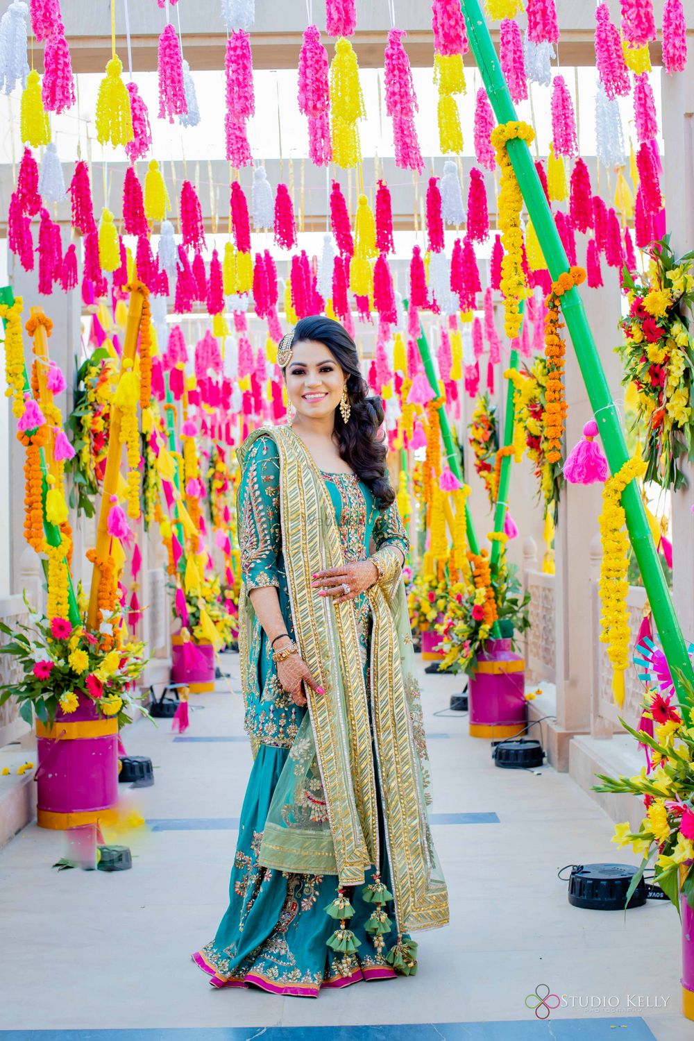 Photo of mehendi bridal look and happy tassel decor idea