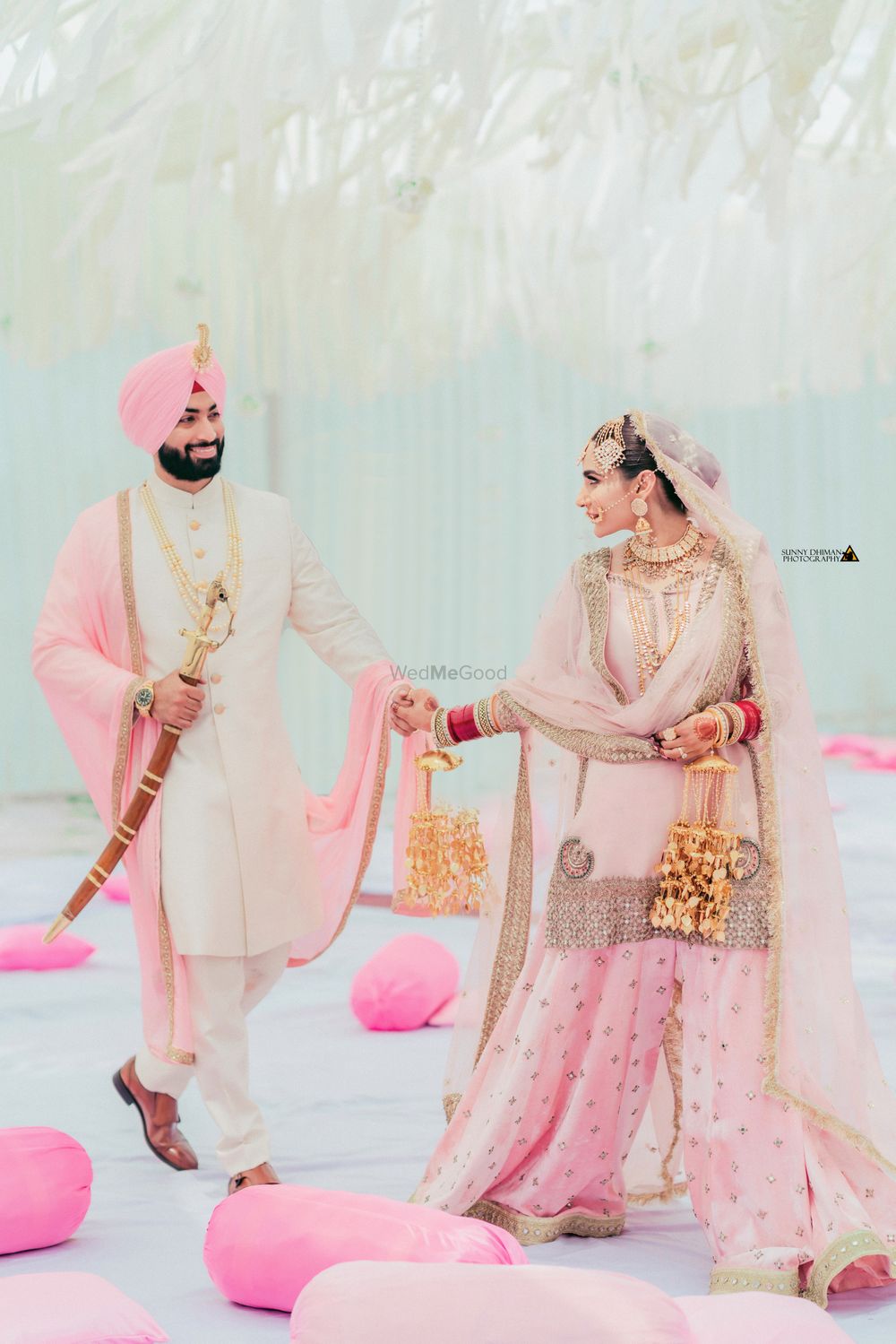 Photo of sikh couple posing