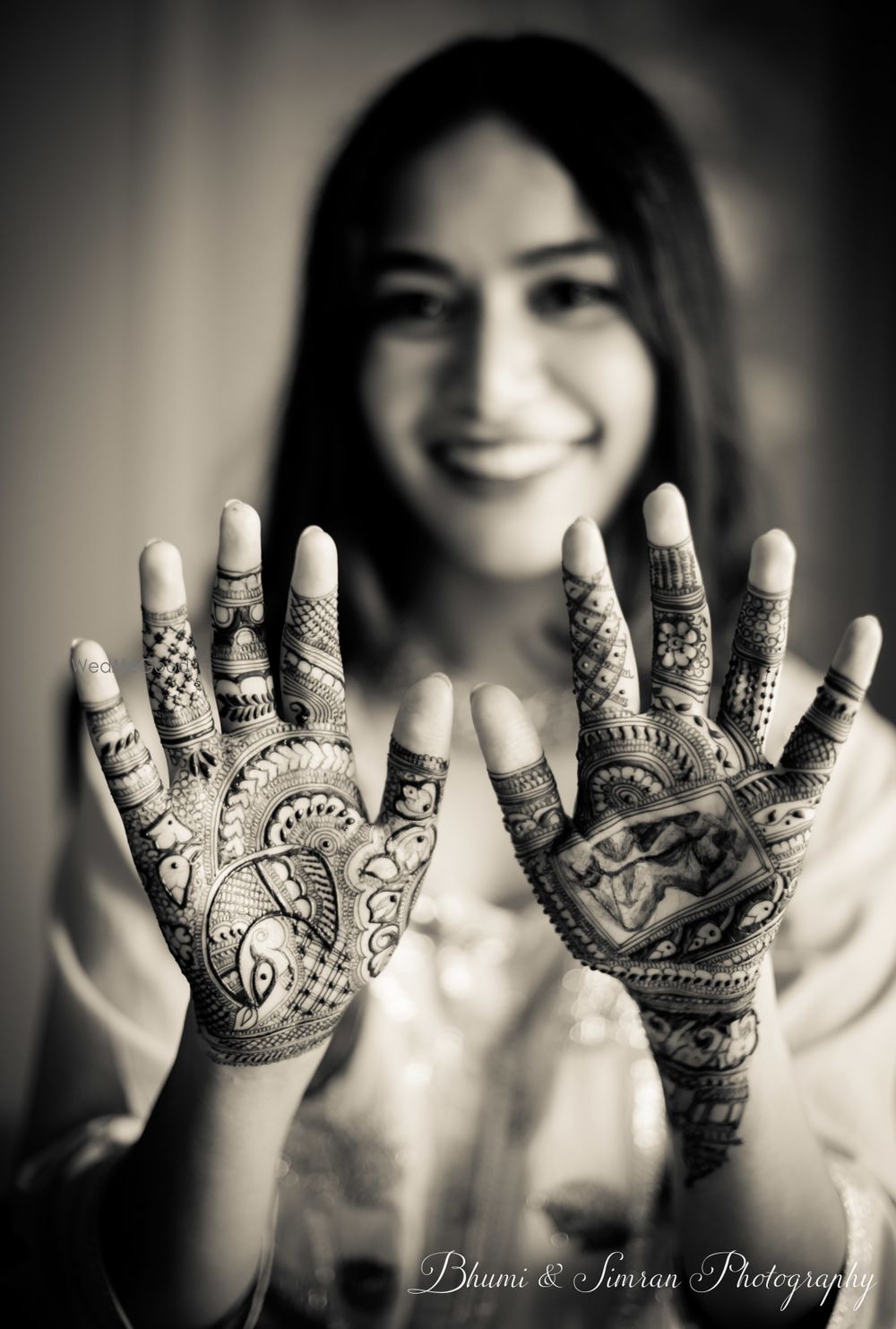 Photo of Bride showing off her minimal mehendi on palms